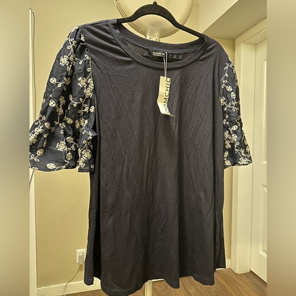 BloomChic Plus Size 2XL Floral Embroidered Crew Neck Ruffle Sleeve T-shirt us18 - Picture 2 of 7